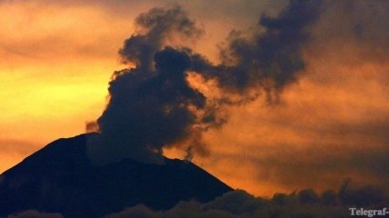 Столицу Мексики засыпало пеплом вулкана Попокатепетль