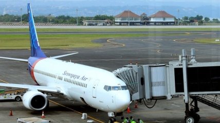 Водолазы сняли на видео обломки индонезийского Boeing 737-500 в Яванском море