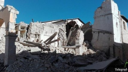 В Италии произошло мощное землетрясение: появились кадры разрушений (Фото)