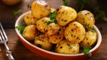 Смачний молодий картоплю