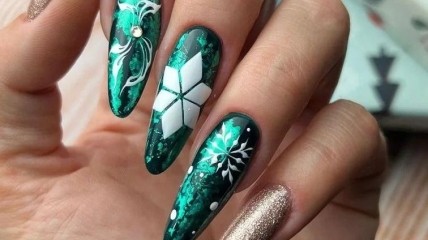 Красивый дизайн ногтей с цветами