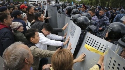 Протесты в Казахстане переросли в массовые стычки с силовиками