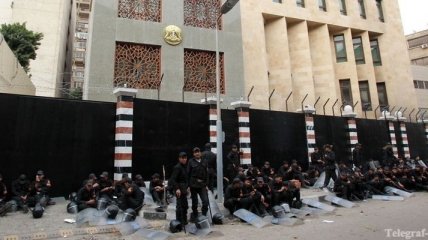 В Каире демонстранты пытались захватить посольство Сирии