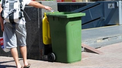 Азаров: Стране "позарез" нужны мусороперерабатывающие заводы 