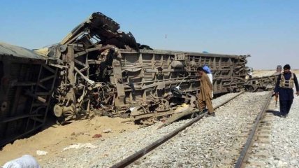 В пакистанском поезде взорвалась бомба, есть погибшие