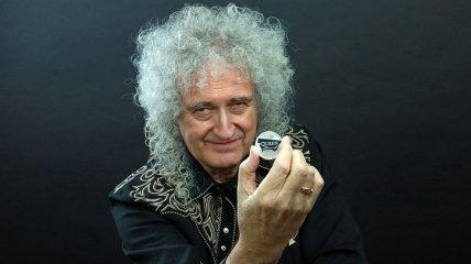 Британия выпустила памятную монету в честь британской рок-группы Queen (Фото, Видео)