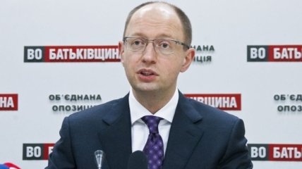 Яценюк заявил о политических преследованиях   