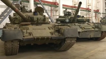 Харьковский бронетанковый завод восстанавливает старые танки для АТО (Видео)