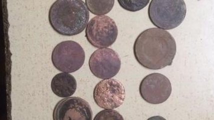 Из Украины хотели вывезти почти 400 старинных монет