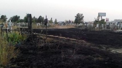 Крупный пожар произошел на кладбище в Одессе