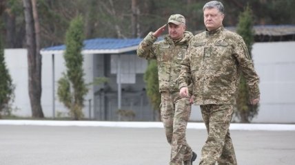 Порошенко поручил Генштабу прекратить огонь на Донбассе