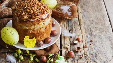 Тесто как пух: простой рецепт праздничной паски с ореховой начинкой (видео)