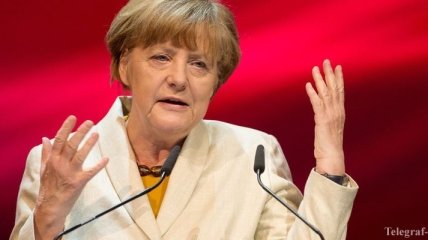 Меркель осуждает аннексию Крыма