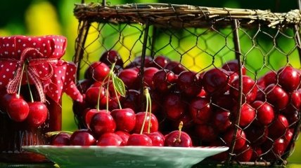 Самая вкусная ягода лета: польза и вред черешни