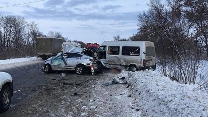 Страшная авария на Харьковщине: погибли 4 человека и 11 попали в больницу