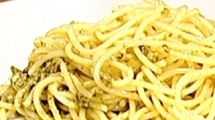 Спагетти с соусом песто