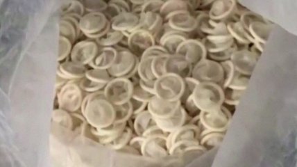 Во Вьетнаме полиция изъяла сотни тысяч использованных презервативов, подготовленных к повторной продаже