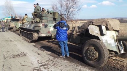 Киев завершил отвод тяжелых вооружений на Донбассе