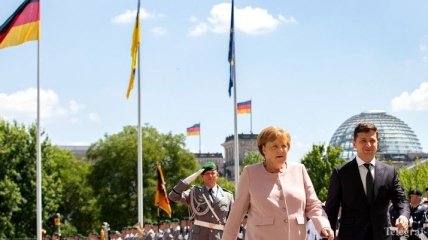 Дрожала и покачивалась: Меркель выглядела нездоровой на встрече с Зеленским