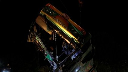 На Тайване перевернулся автобус с туристами, есть погибшие