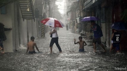 Десятки тысяч жителей Филиппин эвакуировали из-за шторма
