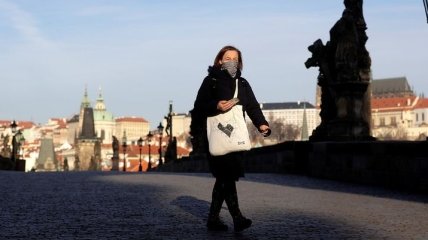Чехія скасовує масковий режим на вулиці