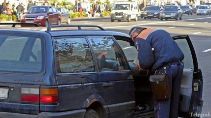 46 попыток дачи взятки водителями зафиксировали столичные ГАИшники