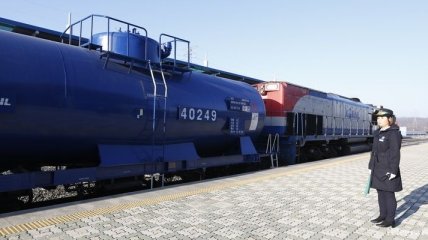 Из Южной Кореи в КНДР впервые за 10 лет отправился поезд с инспекцией
