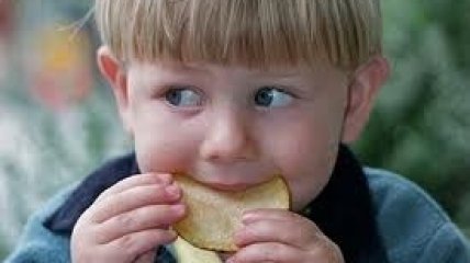 Чипсы меняют умственные способности ребенка