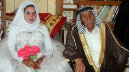 92-летний мужчина женился на 22-летней девушке в день свадьбы внуков