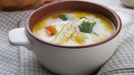 Рецепт дня: сырный суп с курицей