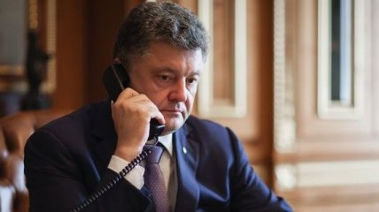 Порошенко обсудил с Олландом и Меркель ситуацию на Донбассе