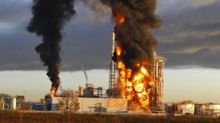 Новошахтинский НПЗ горит после атаки
