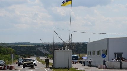Пункти пропуску на Донбасі змінюють режим роботи