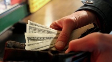 Эксперты: Доллар в обменниках может подорожать