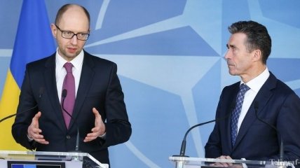 Яценюк заявил, что Украина не обсуждает членство в НАТО