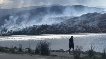 На западе Канады бушуют пожары: Местных жителей предупредили об эвакуации