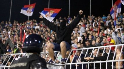 Сербия - Албания: Сербские фанаты вывесили баннер "Слава Путину"