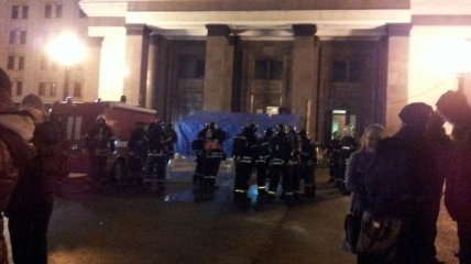 300 человек эвакуированы из главного здания МГУ из-за пожара