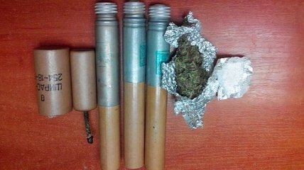 В Киеве на станции метро у пассажира нашли боеприпасы и наркотики 