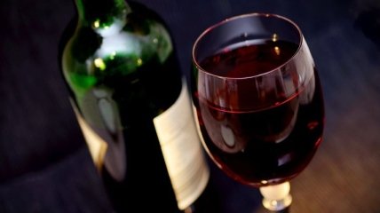Не такое уж и полезное: как красное вино влияет на наше сердце
