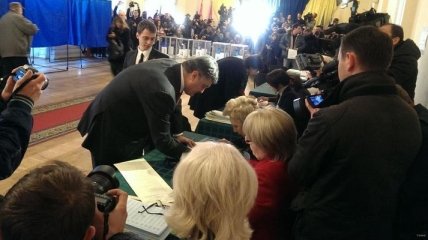 Порошенко проголосовал на парламентских выборах