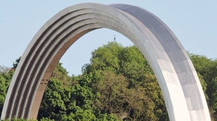 В Киеве арку Дружбы народов могут заменить памятником воинам АТО