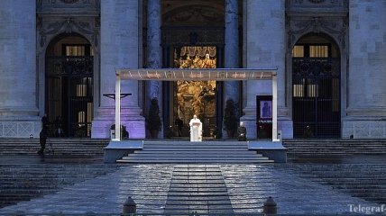  Папа Римский на пустой площади молился о прекращении пандемии коронавируса