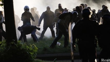 Столкновения с полицией начались в Париже