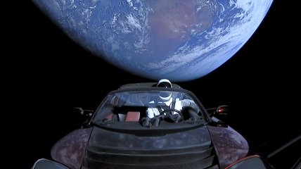 Tesla Roadster стартовала на ракете Falcon Heavy в открытый космос