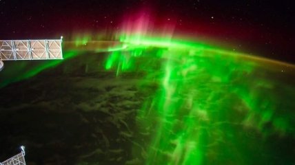 Астрономы показали, как выглядит полярное сияние из космоса (Видео)