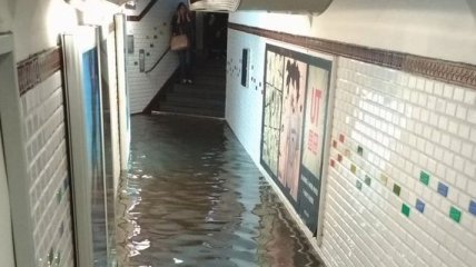 Потоп в Париже заблокировал несколько станций метро