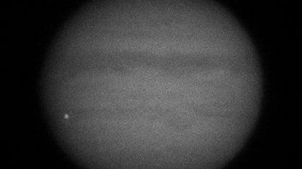 Запечатлен взрыв метеорита в атмосфере Юпитера