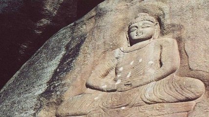 В Тибете обнаружены большие наскальные скульптуры Будды